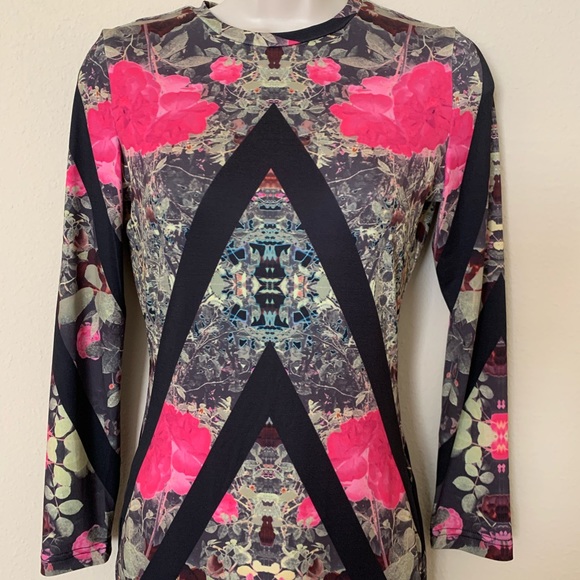 Girls on Film Body-Conscious Dress in Chevron Mix Print - Picture 3 of 7